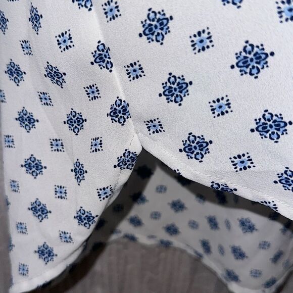 PLEIONE x Anthro M White Blue Printed V Neck Long Sleeve High Low Blouse - Picture 7 of 10